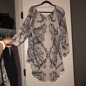 FREE PEOPLE patterned dress with flowy sleeves